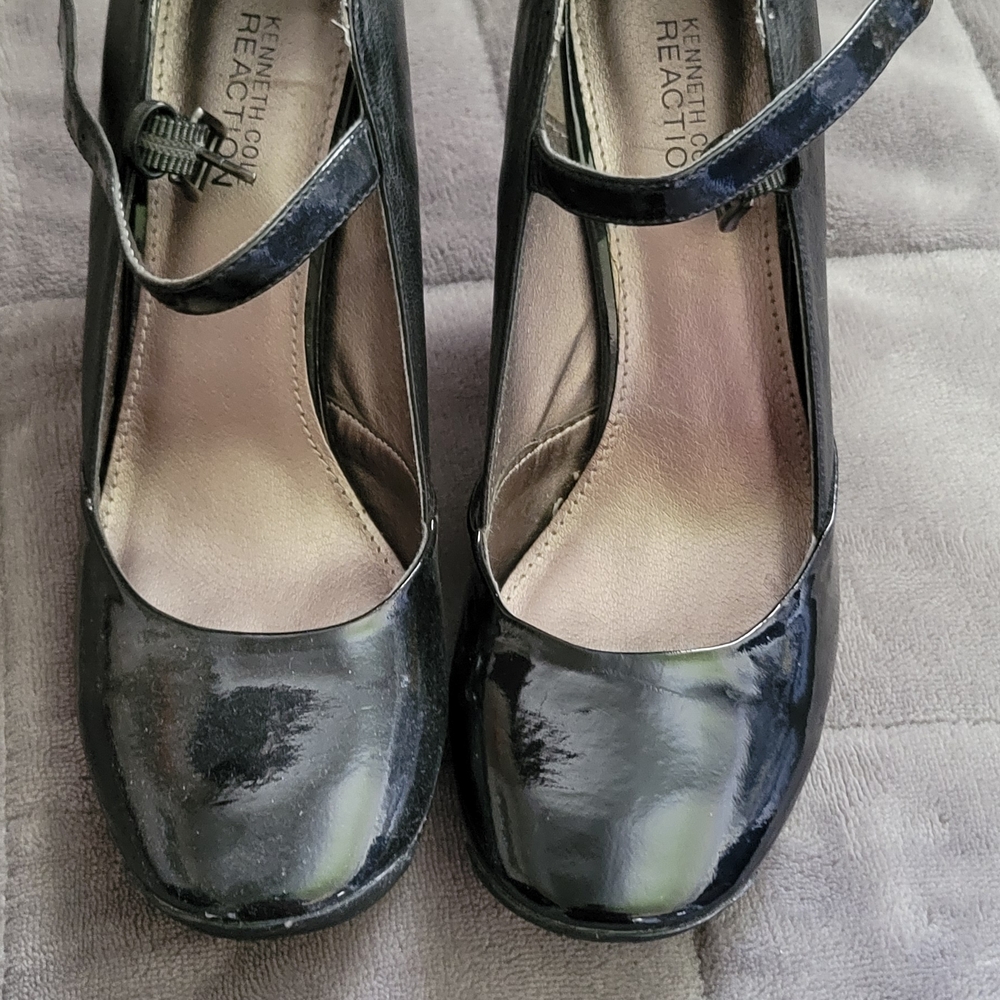 Kenneth Cole Reaction Black Heels with Patent Leather Finish